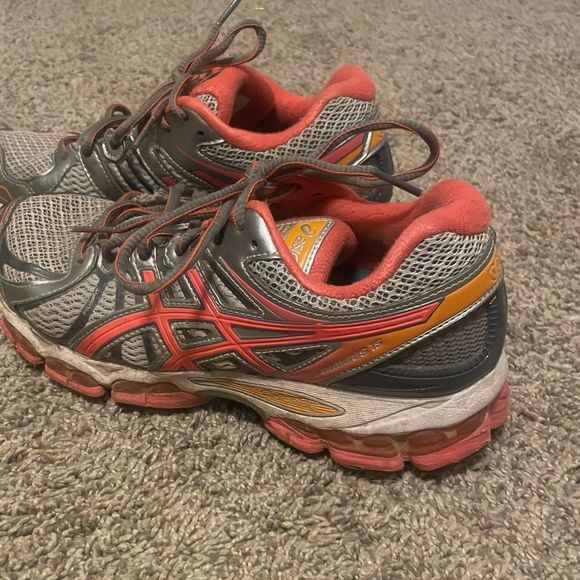 Women's size 7.5 EUC athletic sneakers running shoes ASICS brand - Picture 9 of 12